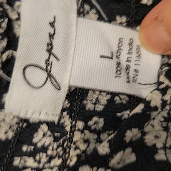 Cute fun flirty top - Picture 2 of 2